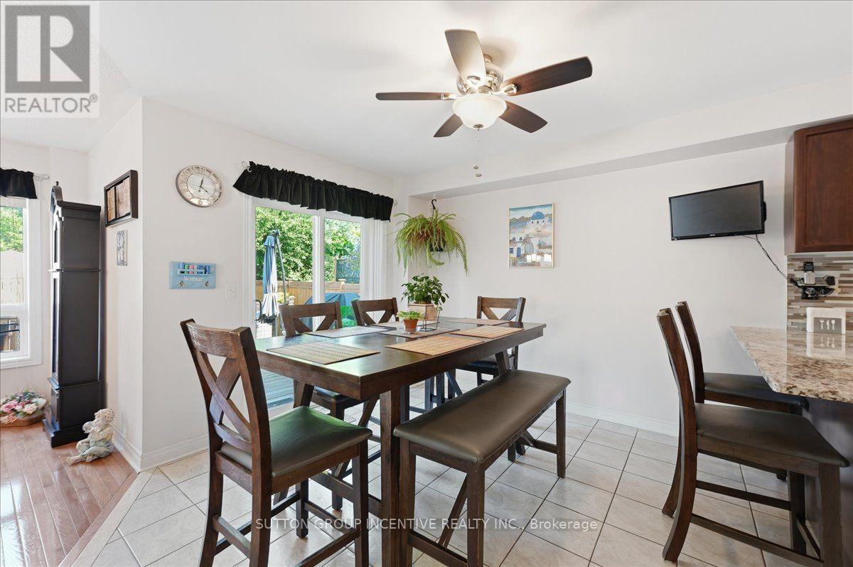 Breakfast area - 17 White Crescent, Barrie, ON - Indoor Photo Showing Dining Room