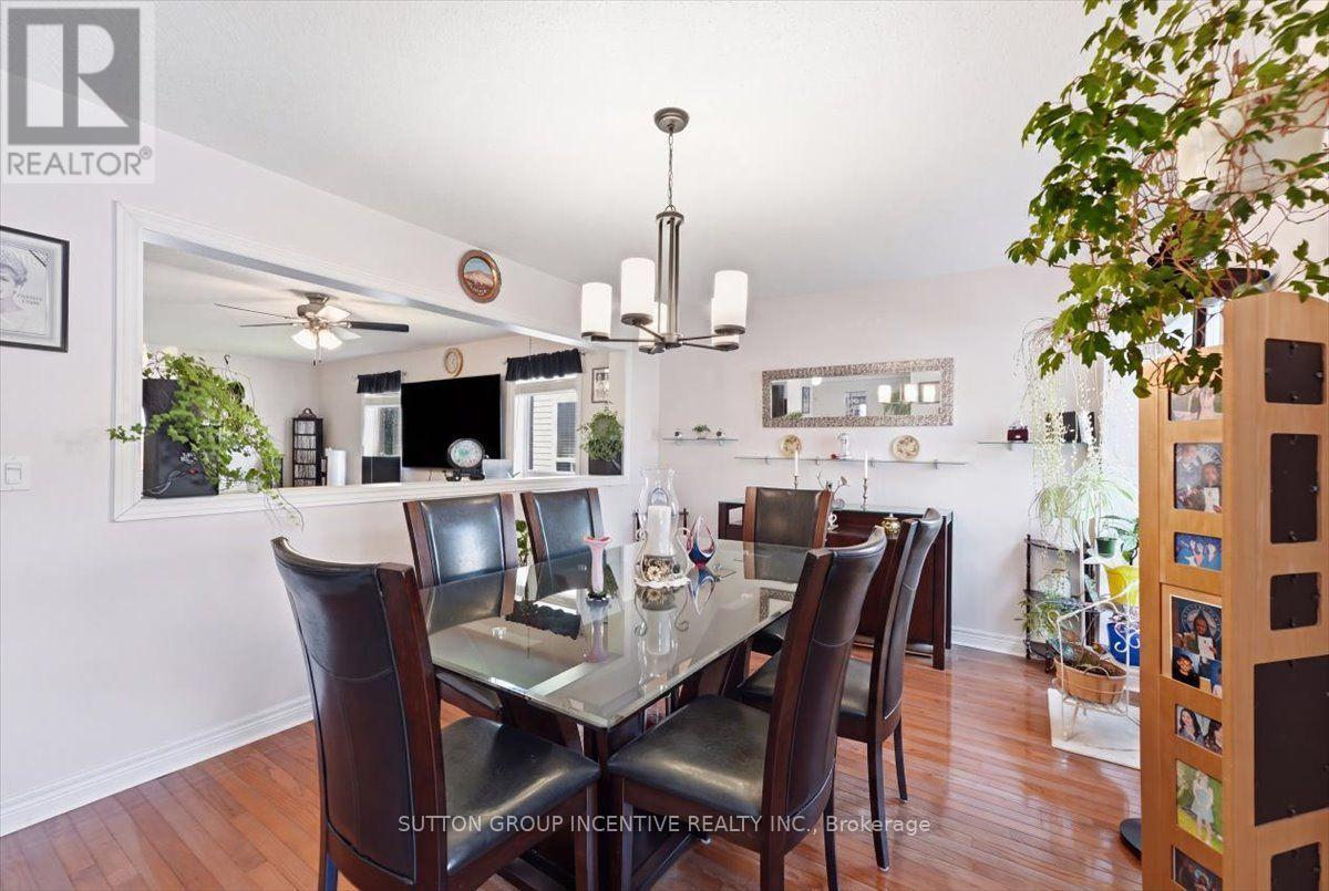Dining area - 17 White Crescent, Barrie, ON - Indoor Photo Showing Dining Room