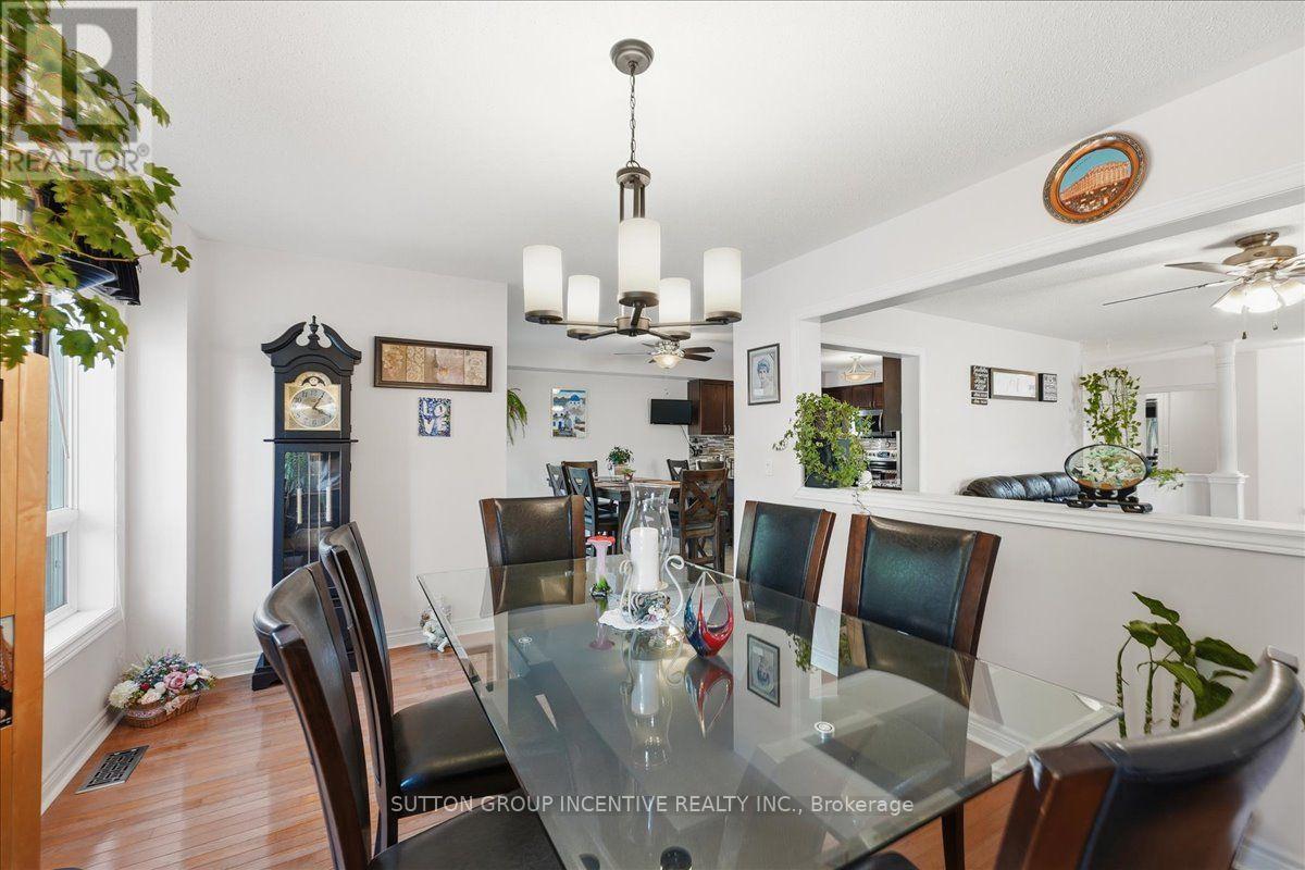 Dining area - 17 White Crescent, Barrie, ON - Indoor Photo Showing Dining Room