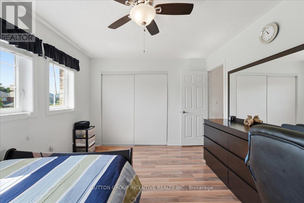 Second floor bedroom - 17 White Crescent, Barrie, ON - Indoor Photo Showing Bedroom