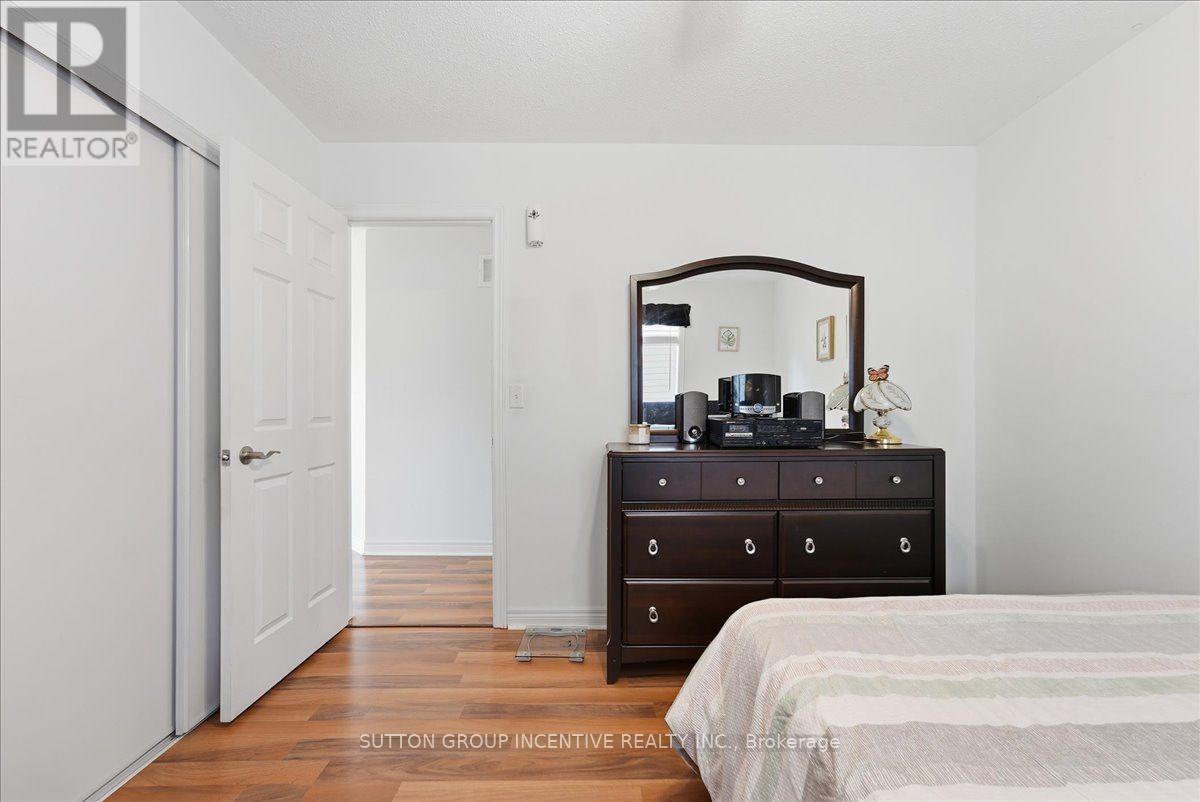 Second floor bedroom - 17 White Crescent, Barrie, ON - Indoor Photo Showing Bedroom