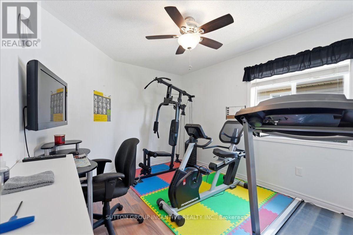 Second floor bedroom (used as exercise area) - 17 White Crescent, Barrie, ON - Indoor Photo Showing Gym Room