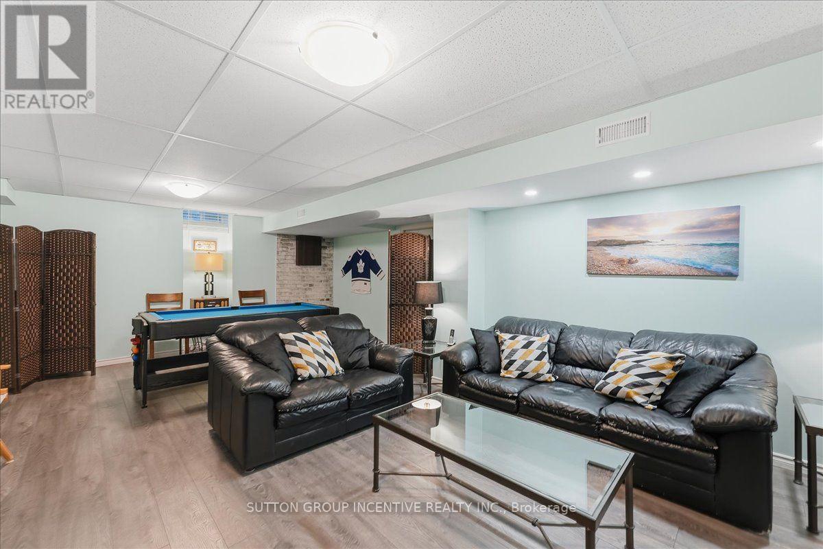 Family/recreation room - 17 White Crescent, Barrie, ON - Indoor
