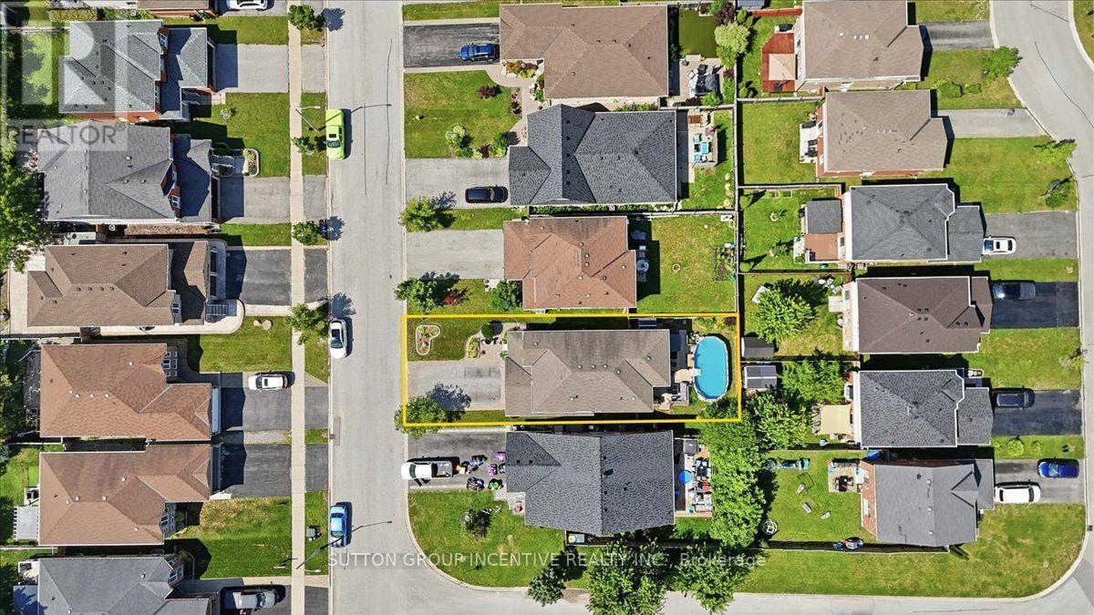 17 White Crescent, Barrie, ON - With View