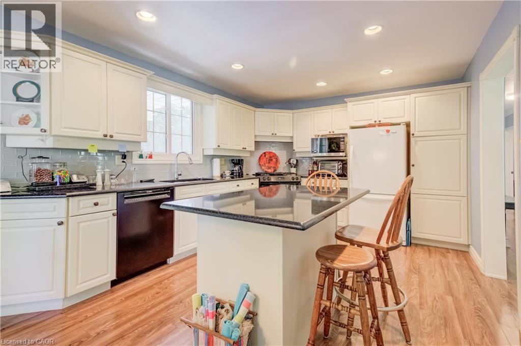 291 Villa Place, Waterloo, ON - Indoor Photo Showing Kitchen