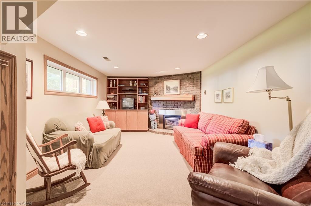 291 Villa Place, Waterloo, ON - Indoor Photo Showing Living Room With Fireplace