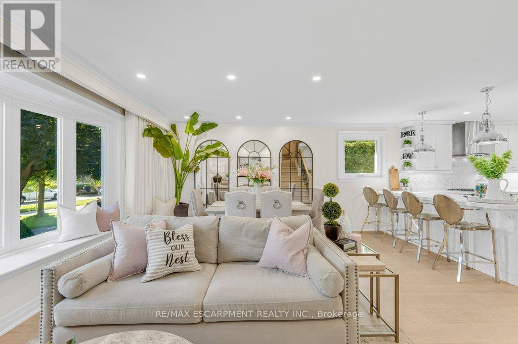 1482 Epping Road, Burlington, ON - Indoor Photo Showing Living Room