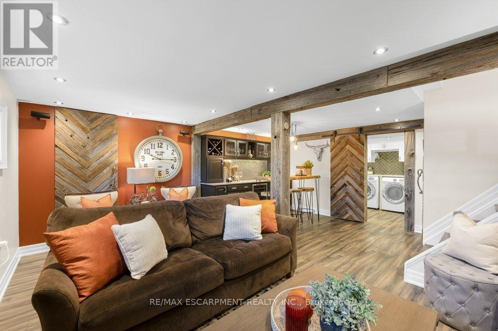1482 Epping Road, Burlington, ON - Indoor Photo Showing Living Room
