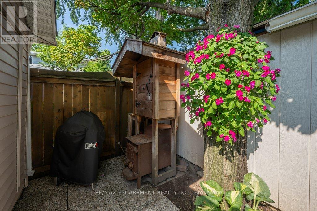 1482 Epping Road, Burlington, ON - Outdoor
