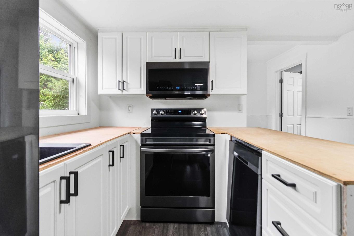 7 Eisenhauer Lane, Bridgewater, NS - Indoor Photo Showing Kitchen