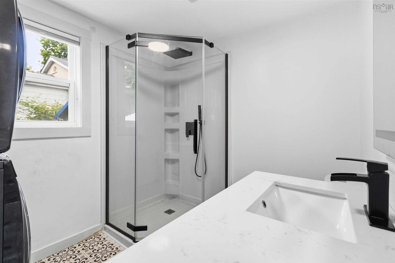 7 Eisenhauer Lane, Bridgewater, NS - Indoor Photo Showing Bathroom
