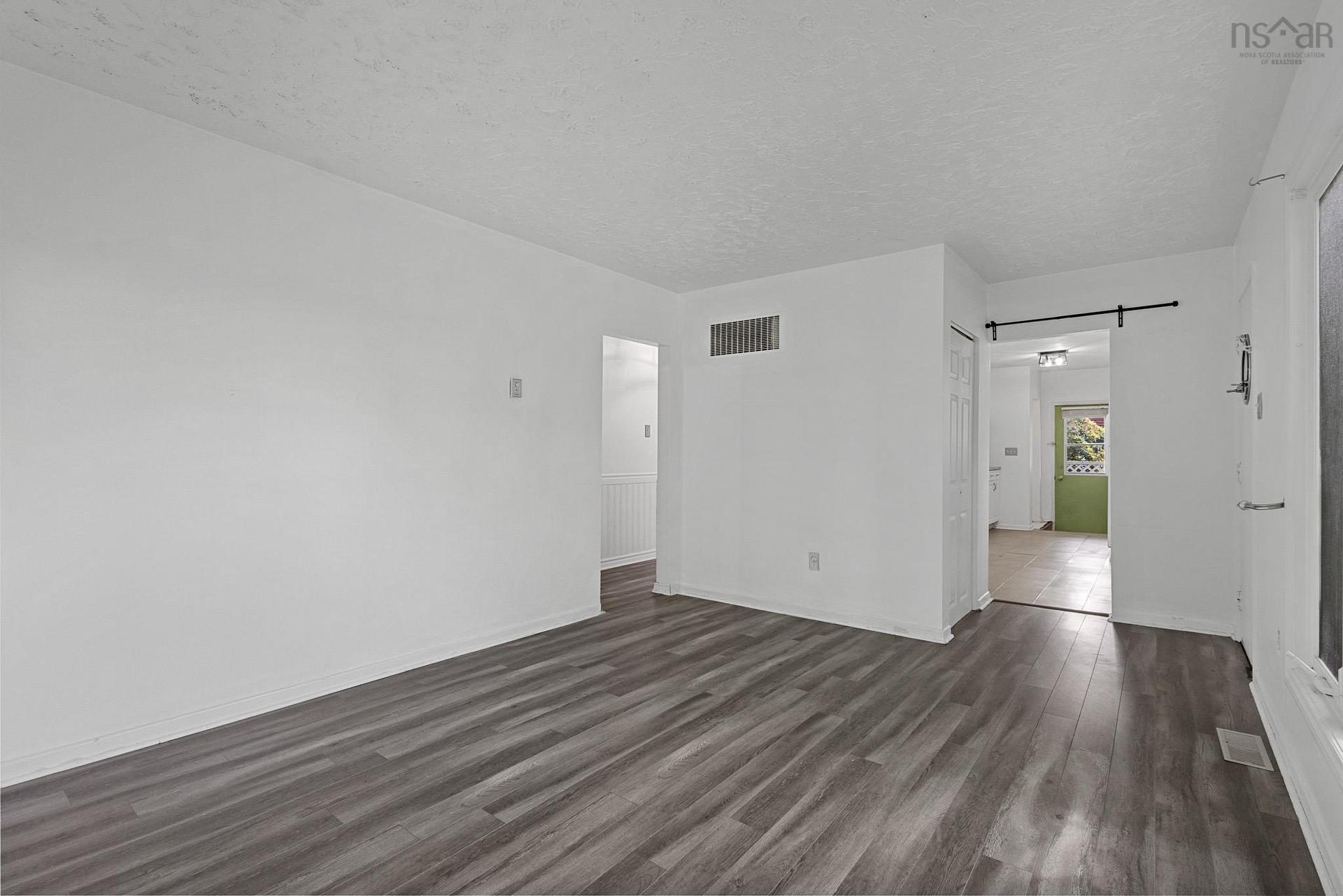 10 Tobermory Road, Dartmouth, NS - Indoor Photo Showing Other Room