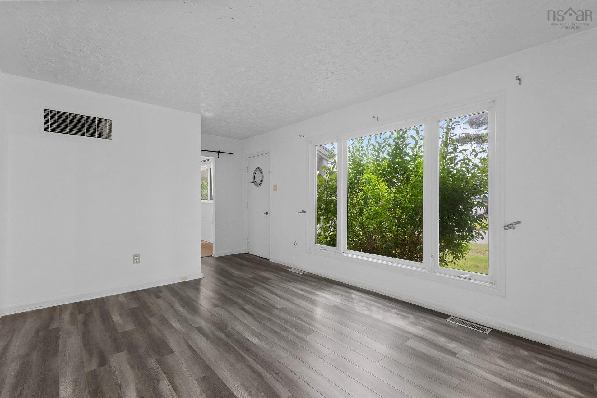 10 Tobermory Road, Dartmouth, NS - Indoor