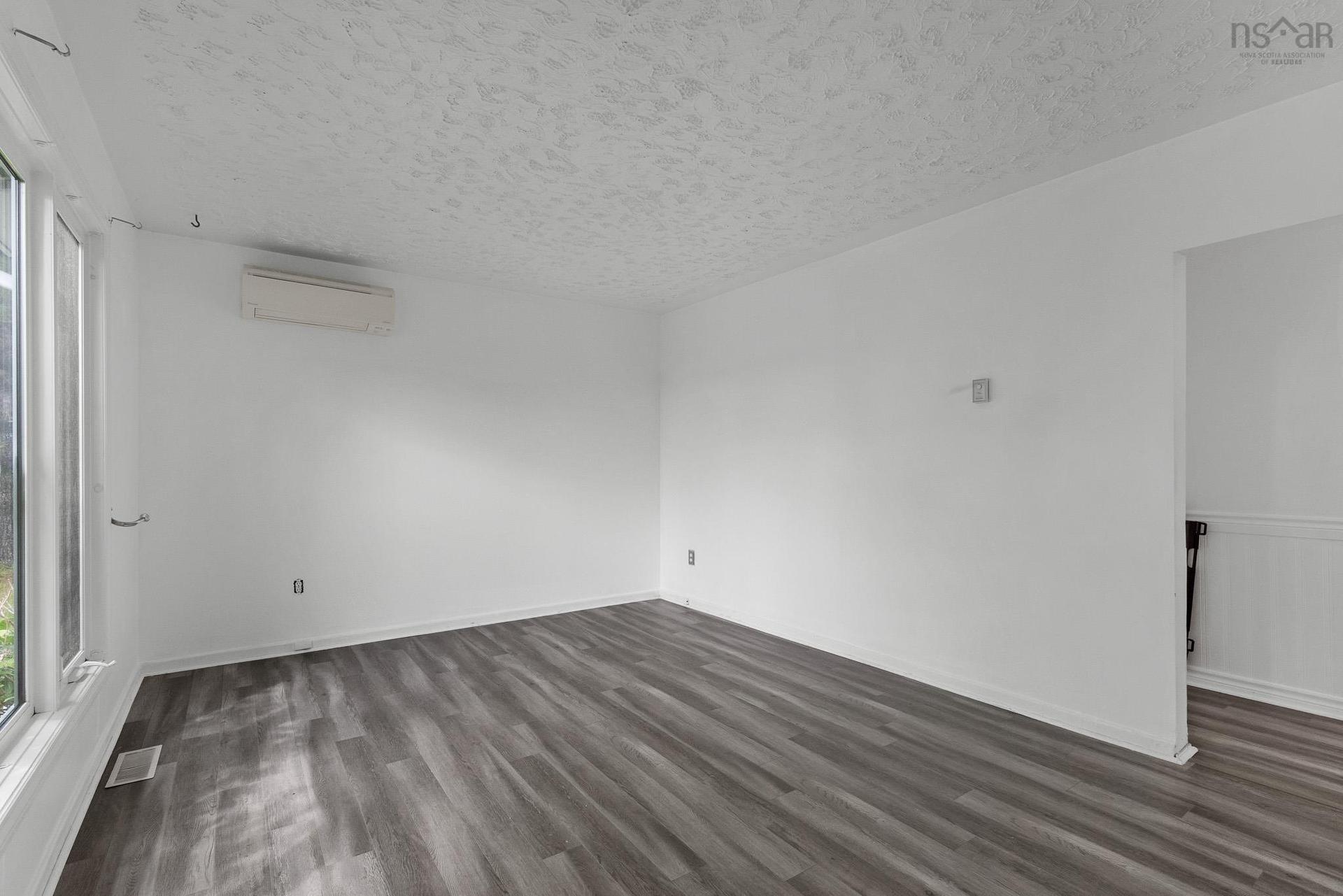10 Tobermory Road, Dartmouth, NS - Indoor Photo Showing Other Room