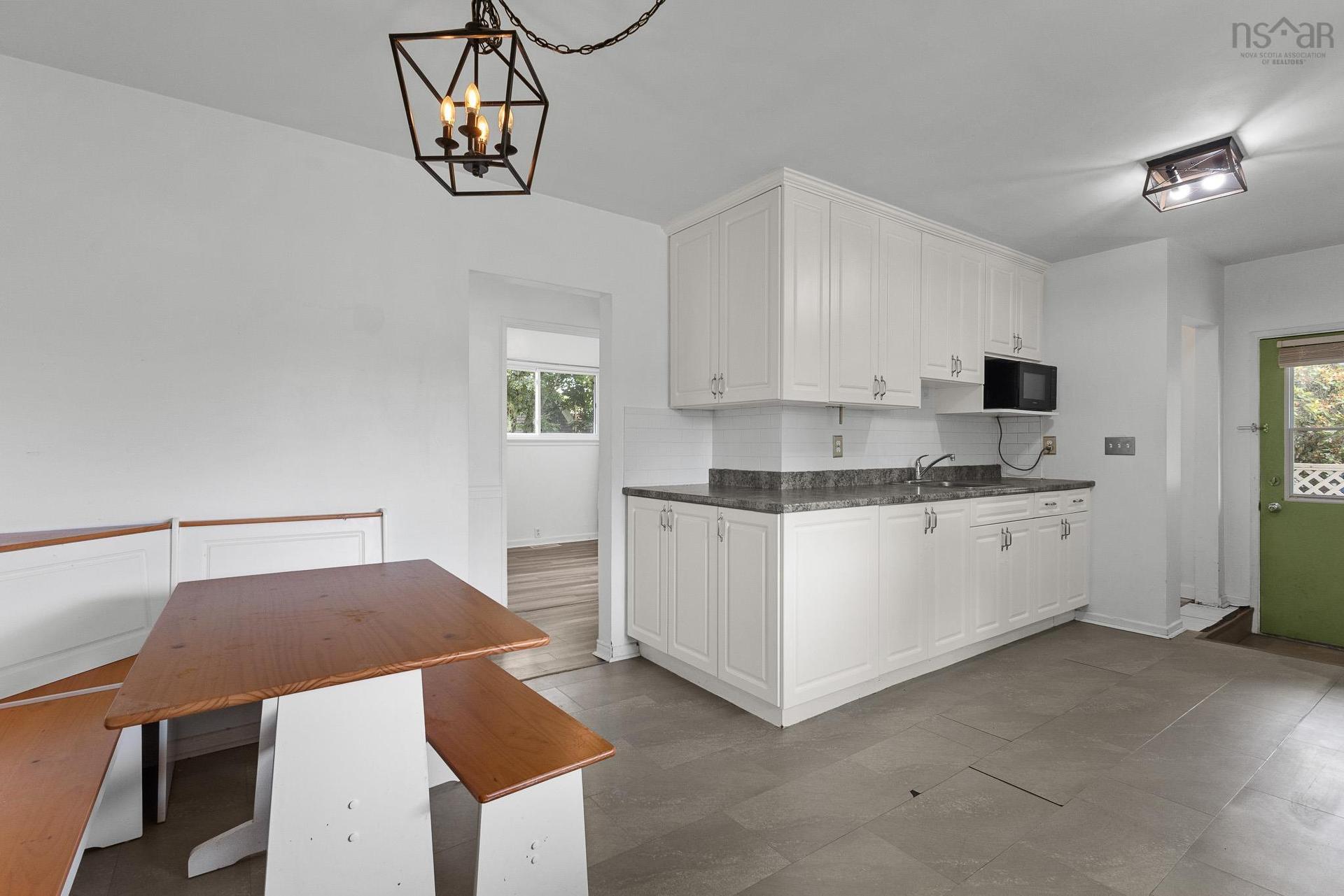 10 Tobermory Road, Dartmouth, NS - Indoor Photo Showing Kitchen