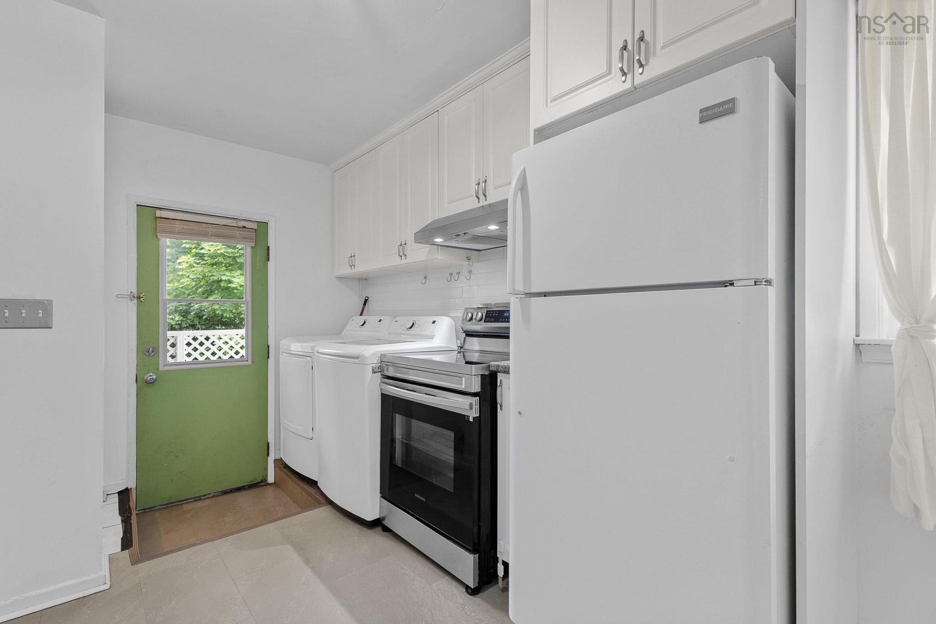 10 Tobermory Road, Dartmouth, NS - Indoor Photo Showing Laundry Room
