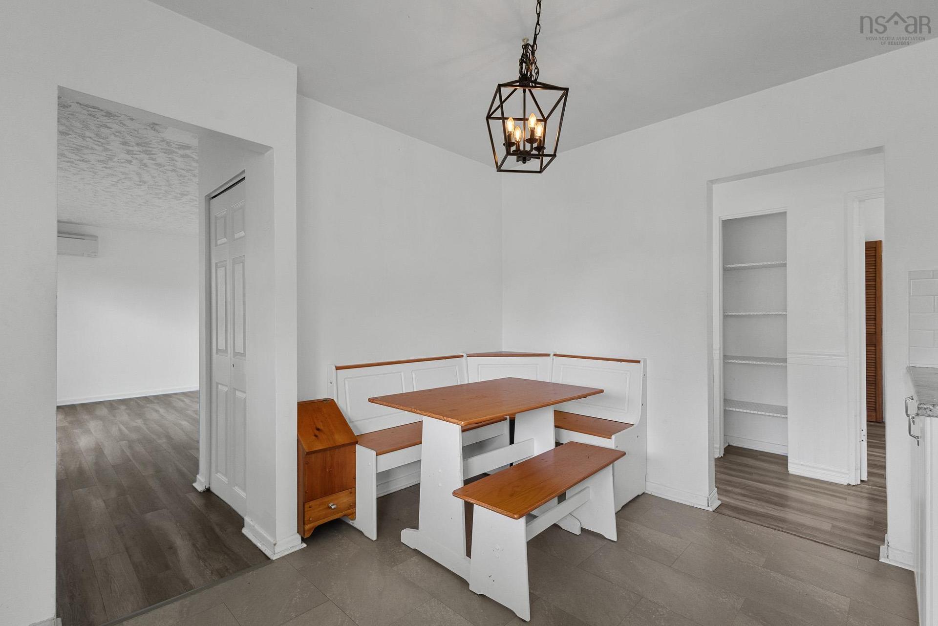 10 Tobermory Road, Dartmouth, NS - Indoor Photo Showing Dining Room