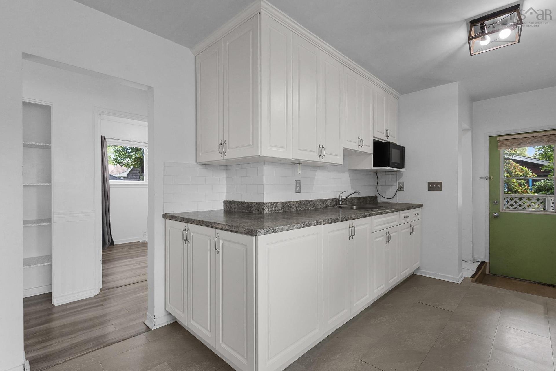 10 Tobermory Road, Dartmouth, NS - Indoor Photo Showing Kitchen