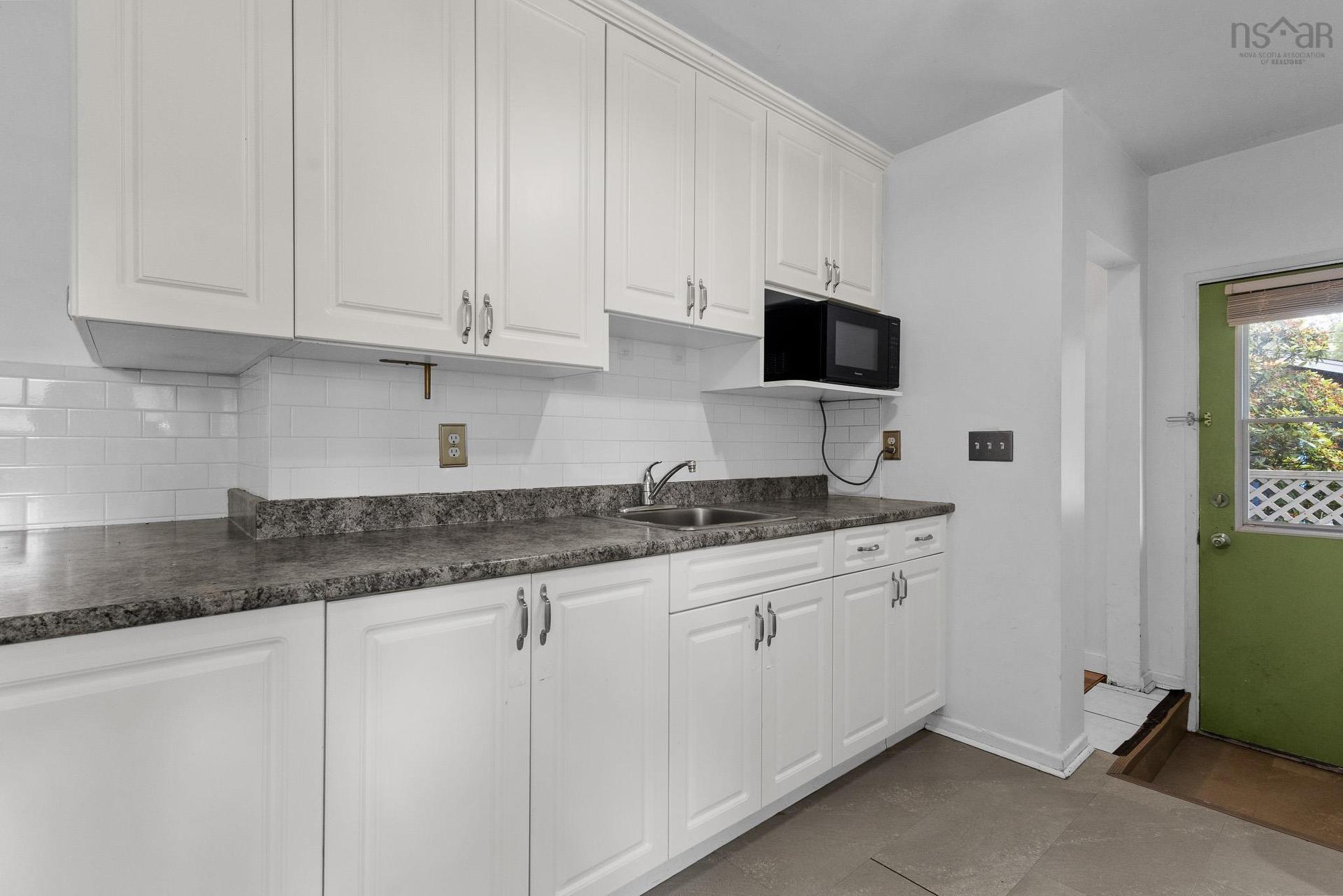 10 Tobermory Road, Dartmouth, NS - Indoor Photo Showing Kitchen
