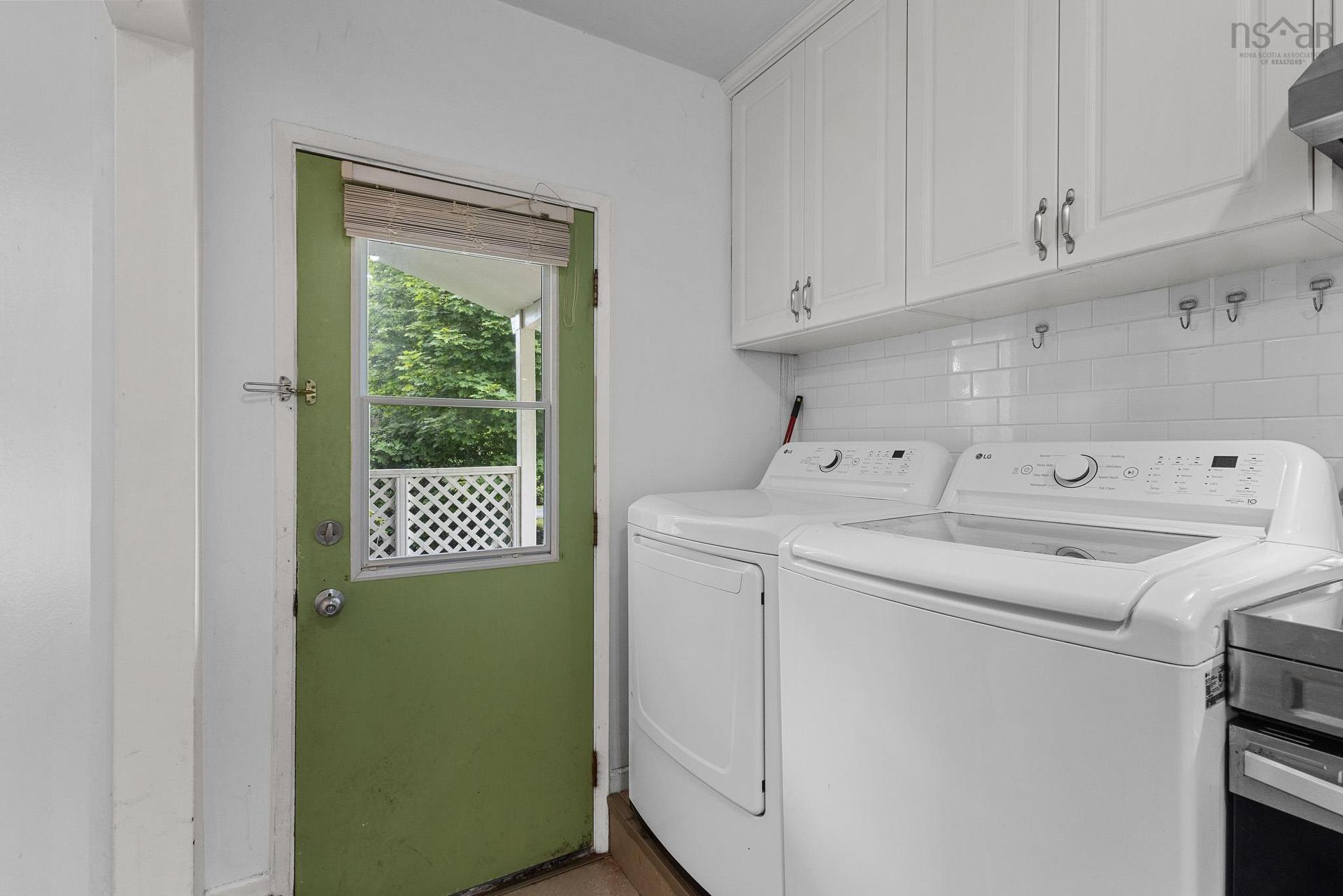 10 Tobermory Road, Dartmouth, NS - Indoor Photo Showing Laundry Room