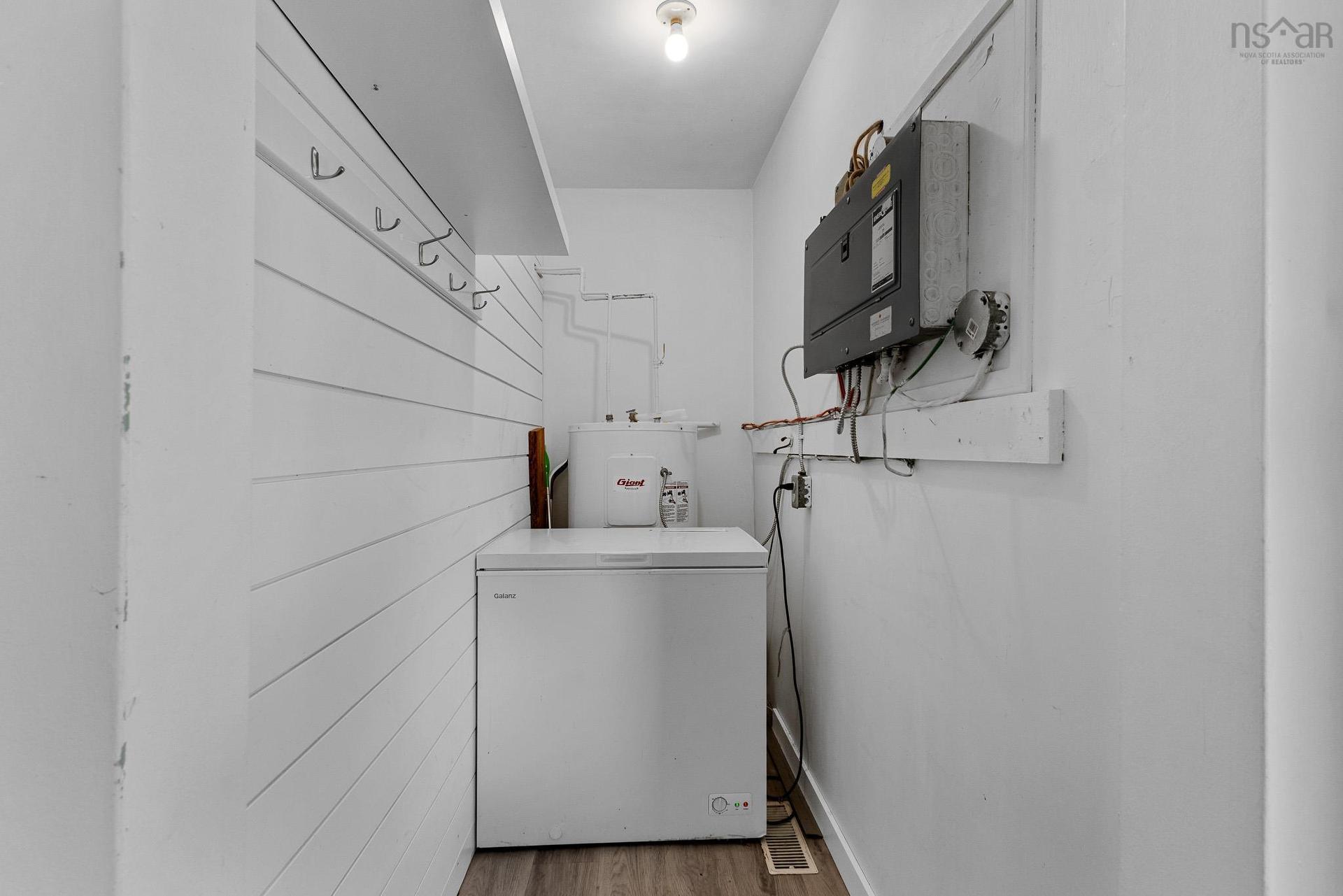 10 Tobermory Road, Dartmouth, NS - Indoor Photo Showing Laundry Room