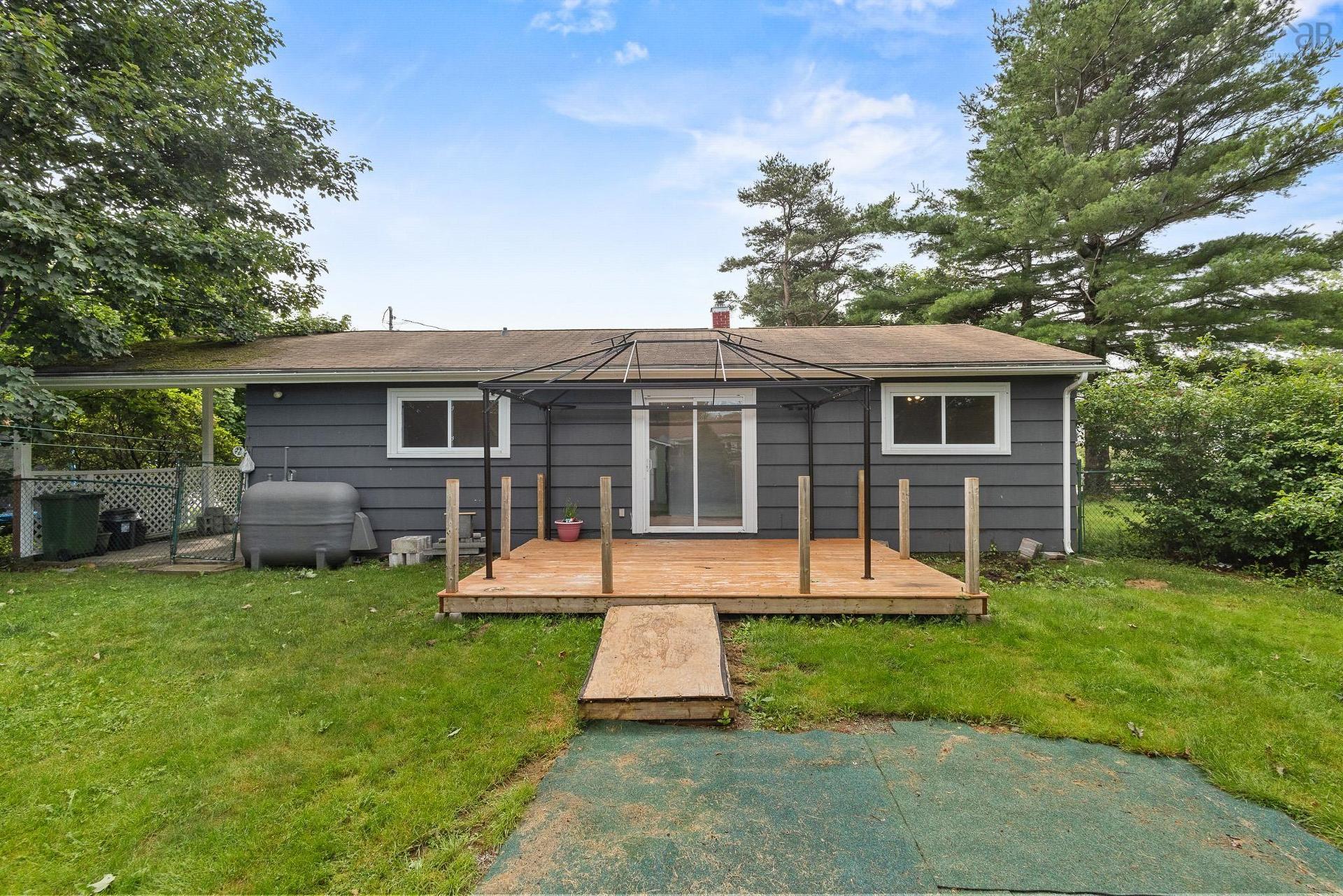10 Tobermory Road, Dartmouth, NS - Outdoor