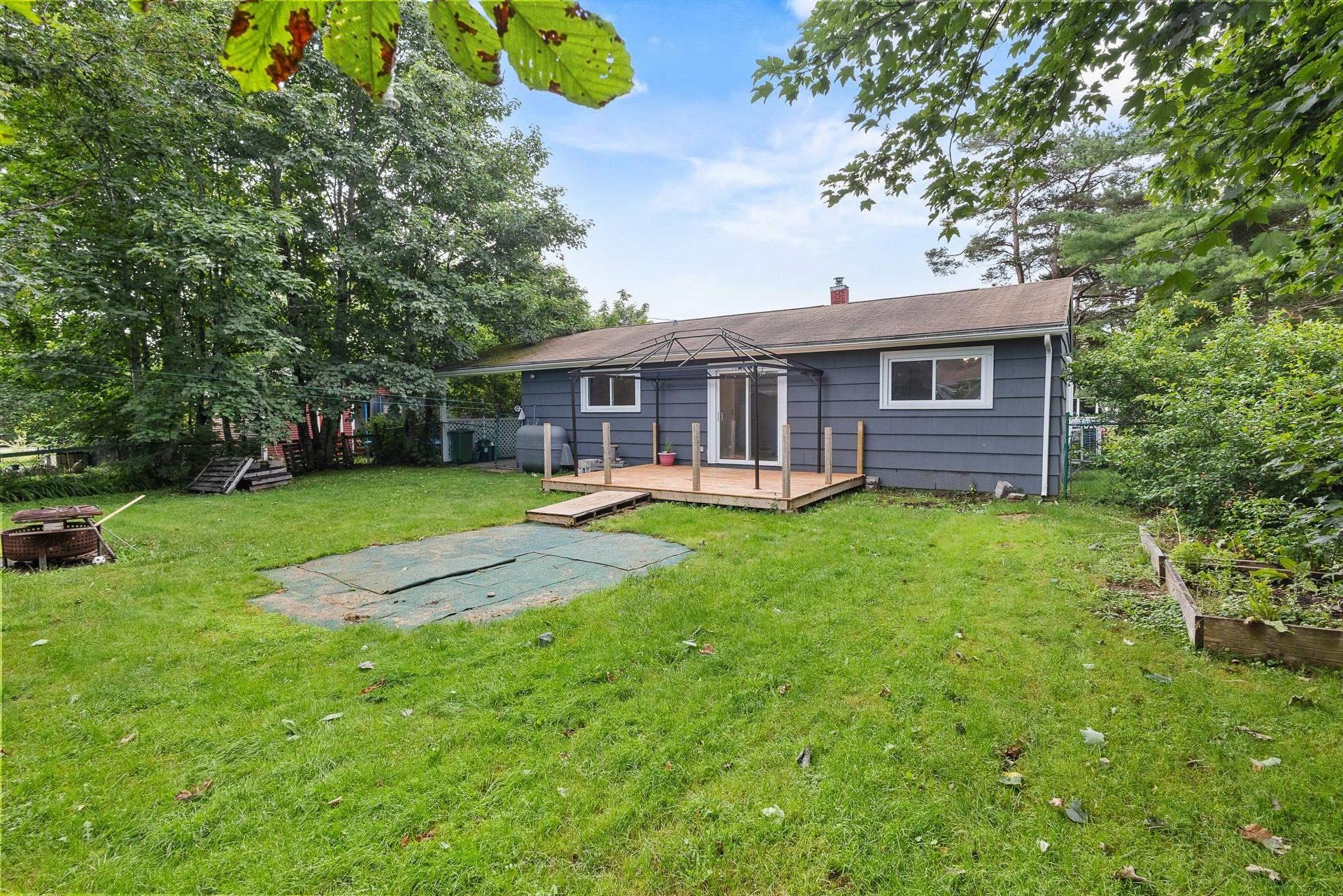 10 Tobermory Road, Dartmouth, NS - Outdoor