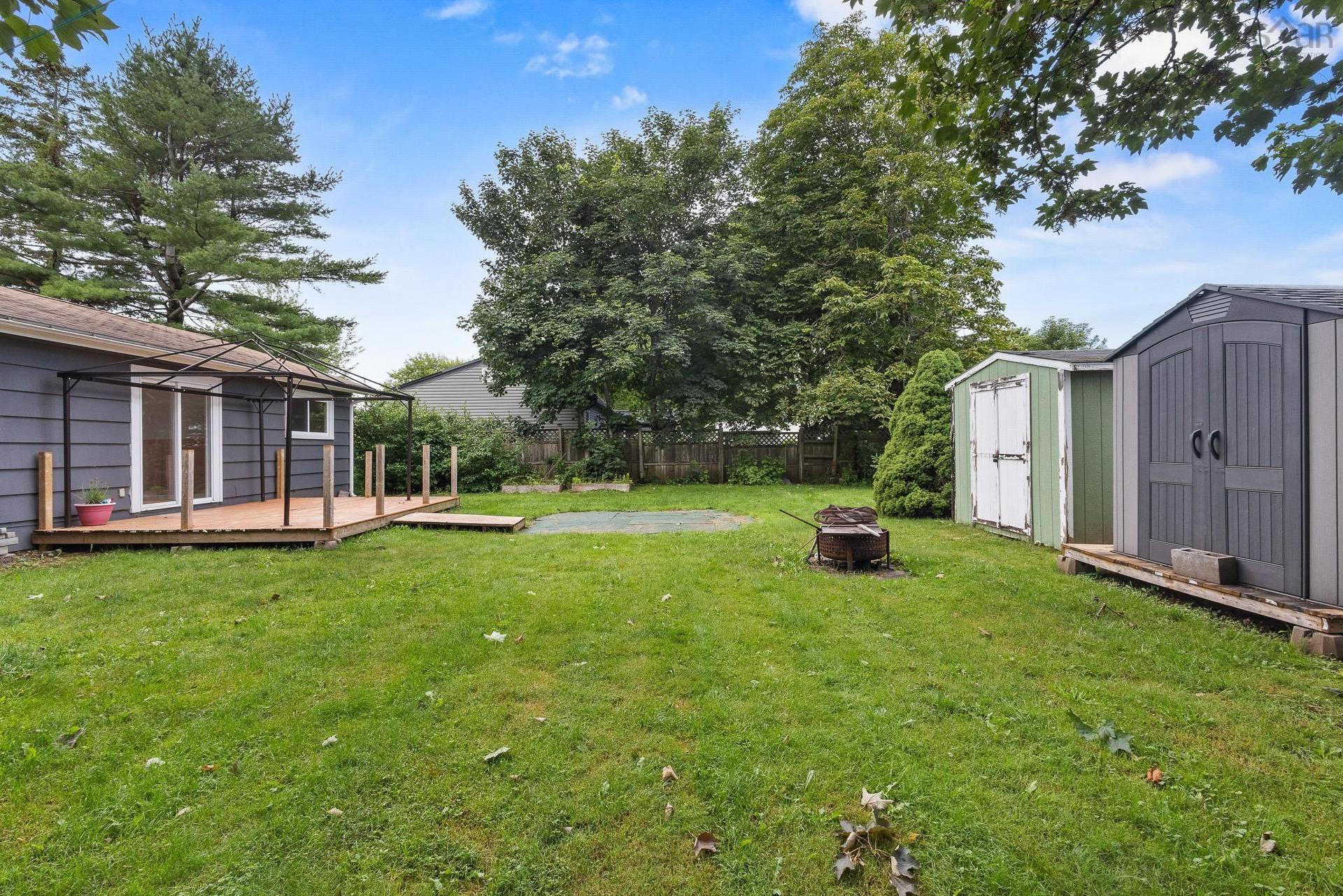 10 Tobermory Road, Dartmouth, NS - Outdoor With Backyard