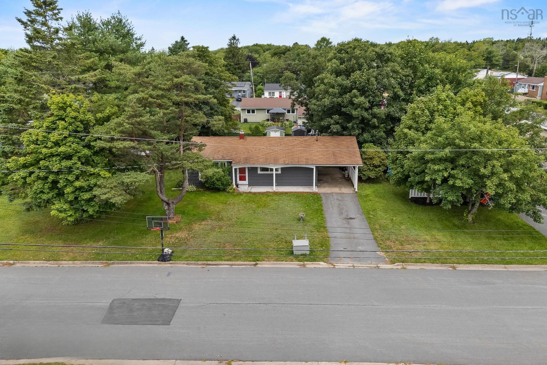 10 Tobermory Road, Dartmouth, NS - Outdoor