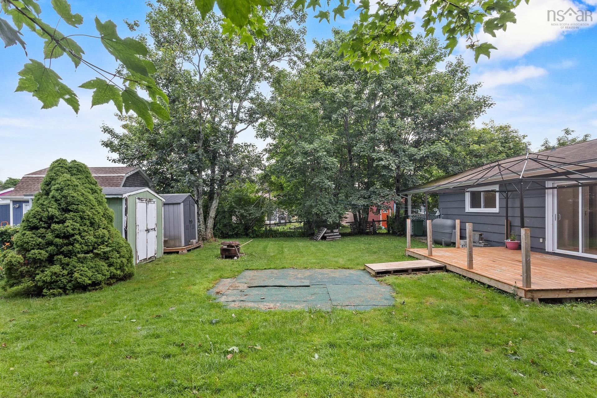 10 Tobermory Road, Dartmouth, NS - Outdoor With Backyard