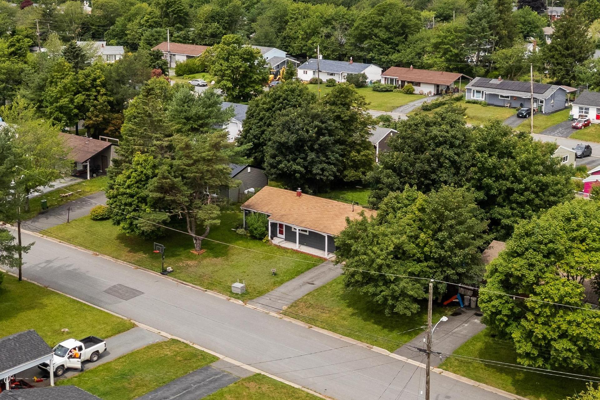 10 Tobermory Road, Dartmouth, NS - Outdoor