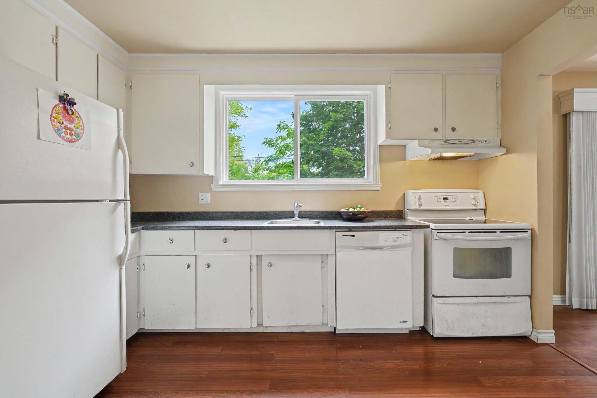 230 Gourok Avenue, Dartmouth, NS - Indoor Photo Showing Kitchen