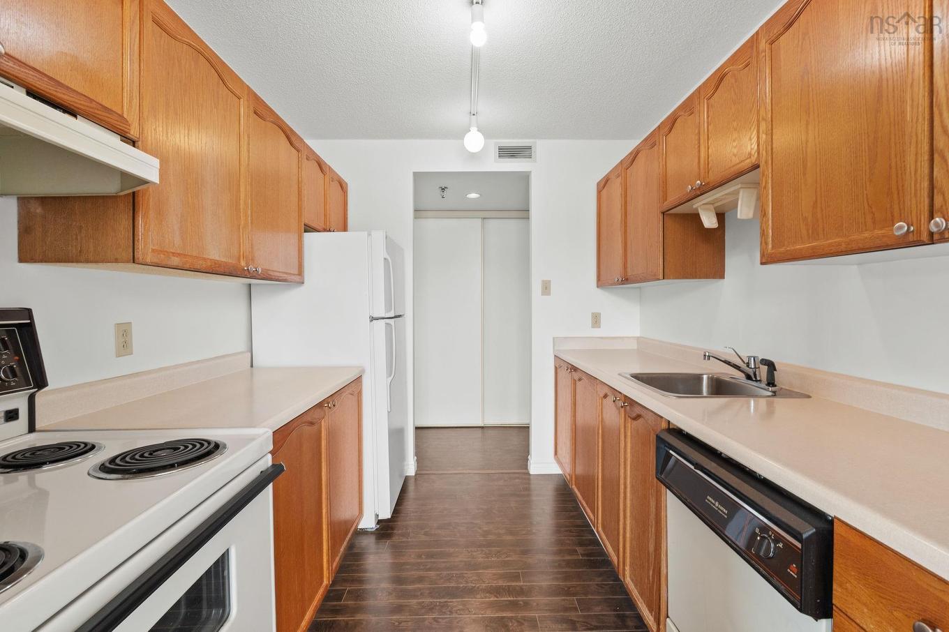 325 45 Vimy Avenue, Halifax, NS - Indoor Photo Showing Kitchen