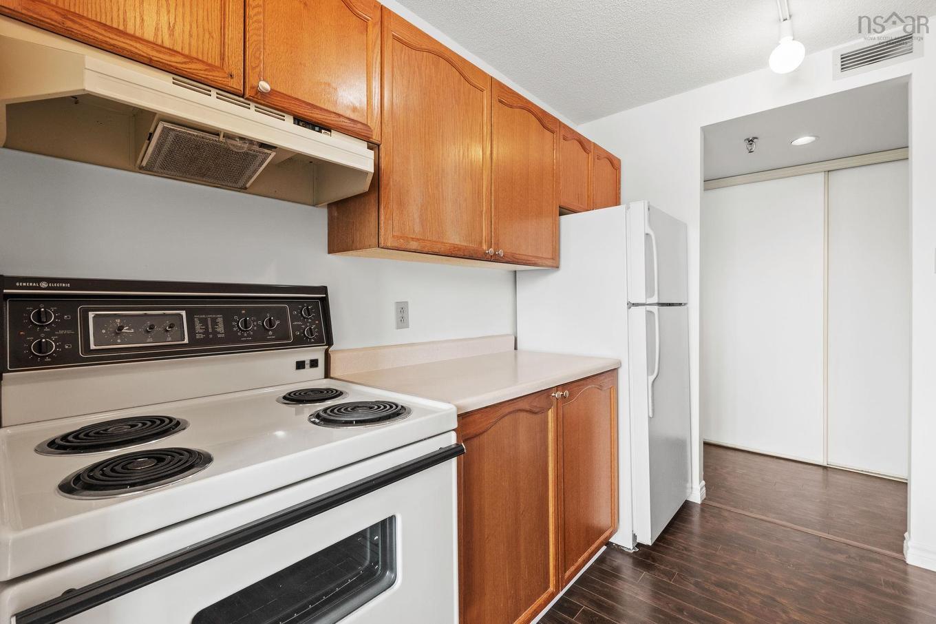 325 45 Vimy Avenue, Halifax, NS - Indoor Photo Showing Kitchen