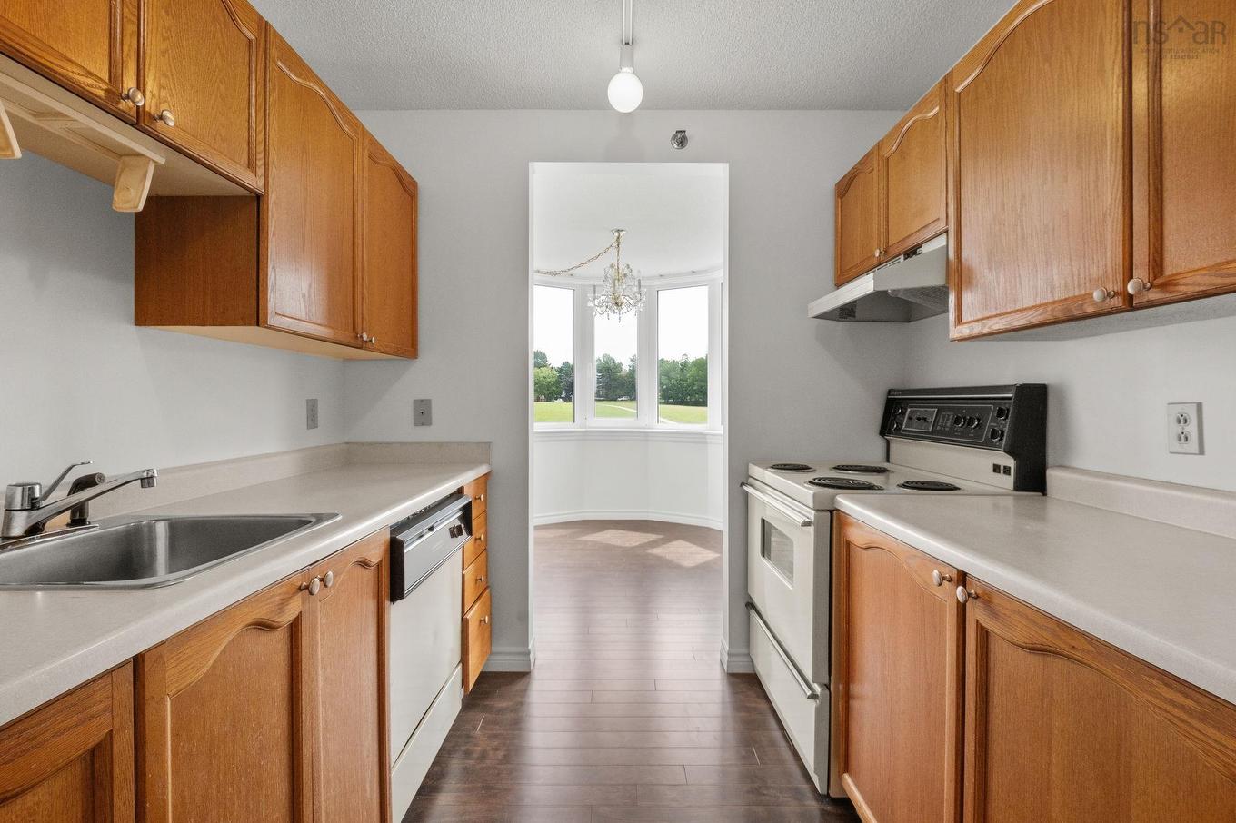 325 45 Vimy Avenue, Halifax, NS - Indoor Photo Showing Kitchen