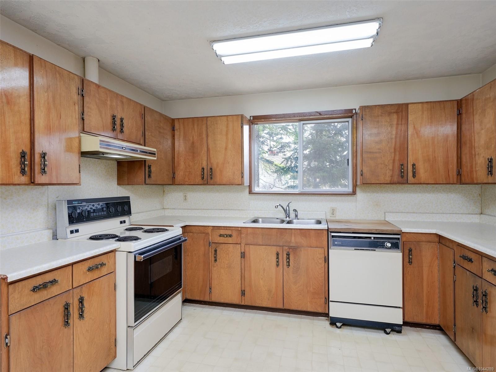 361 Cotlow Rd, Colwood, BC