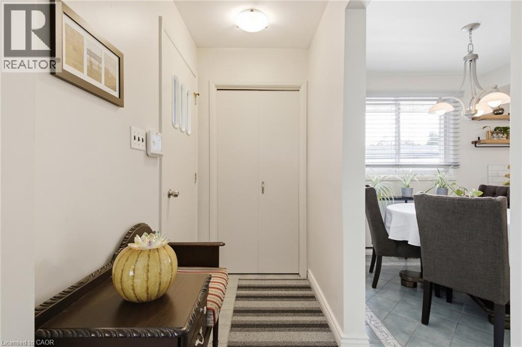 11 Summit Crescent, Guelph, ON - Indoor Photo Showing Dining Room