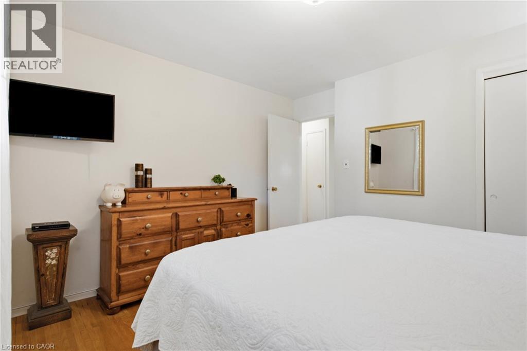 Room featuring light wood-finish flooring, white walls, and a recessed ceiling light fixture - 11 Summit Crescent, Guelph, ON - Indoor Photo Showing Bedroom
