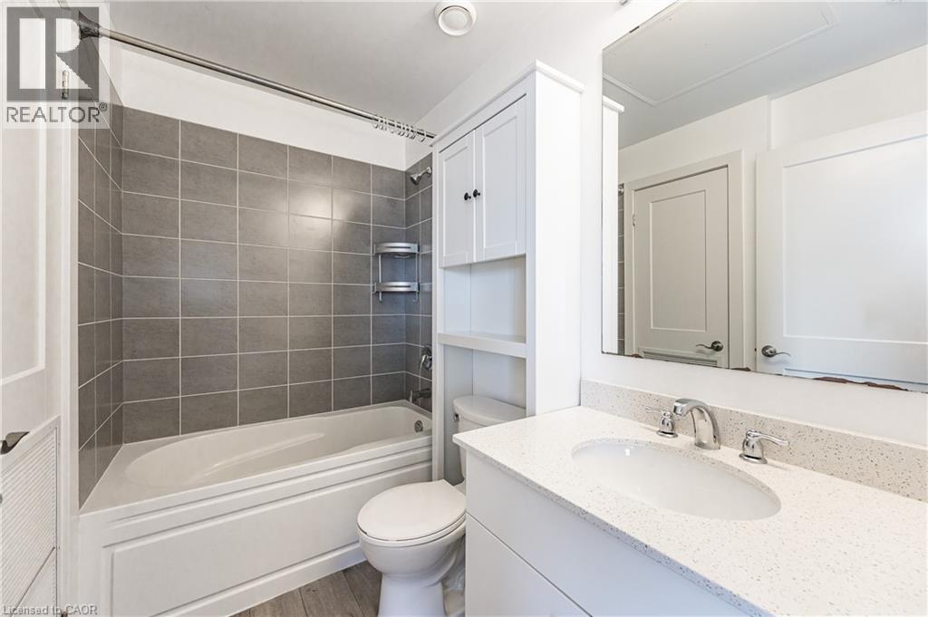 255 Northfield Drive E Unit# 302, Waterloo, ON - Indoor Photo Showing Bathroom