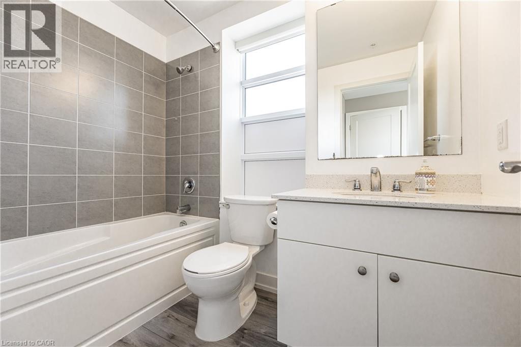 255 Northfield Drive E Unit# 302, Waterloo, ON - Indoor Photo Showing Bathroom