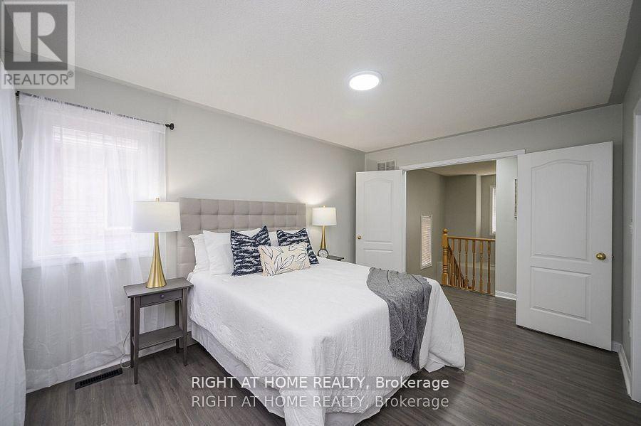 1724 Samuelson Circle, Mississauga, ON - Indoor Photo Showing Bedroom
