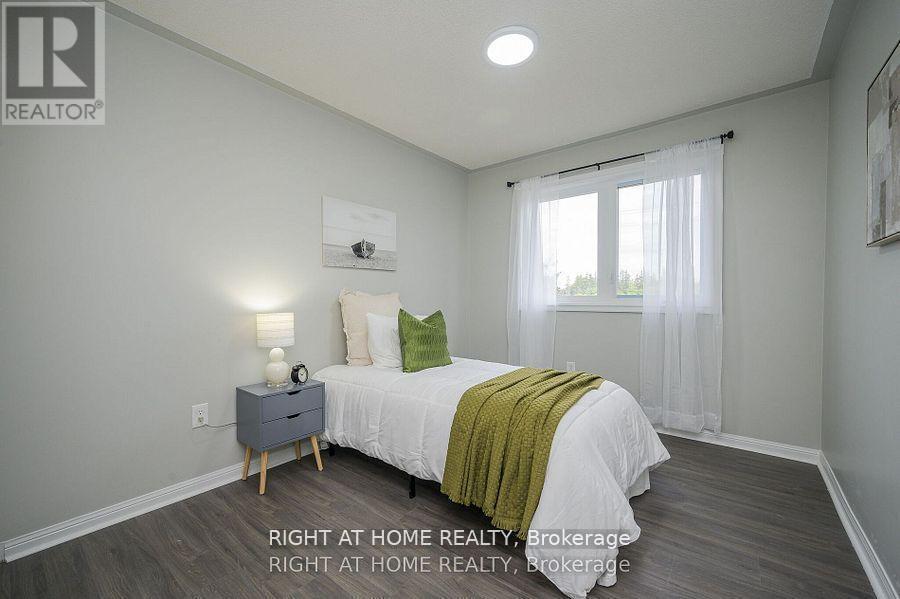 1724 Samuelson Circle, Mississauga, ON - Indoor Photo Showing Bedroom