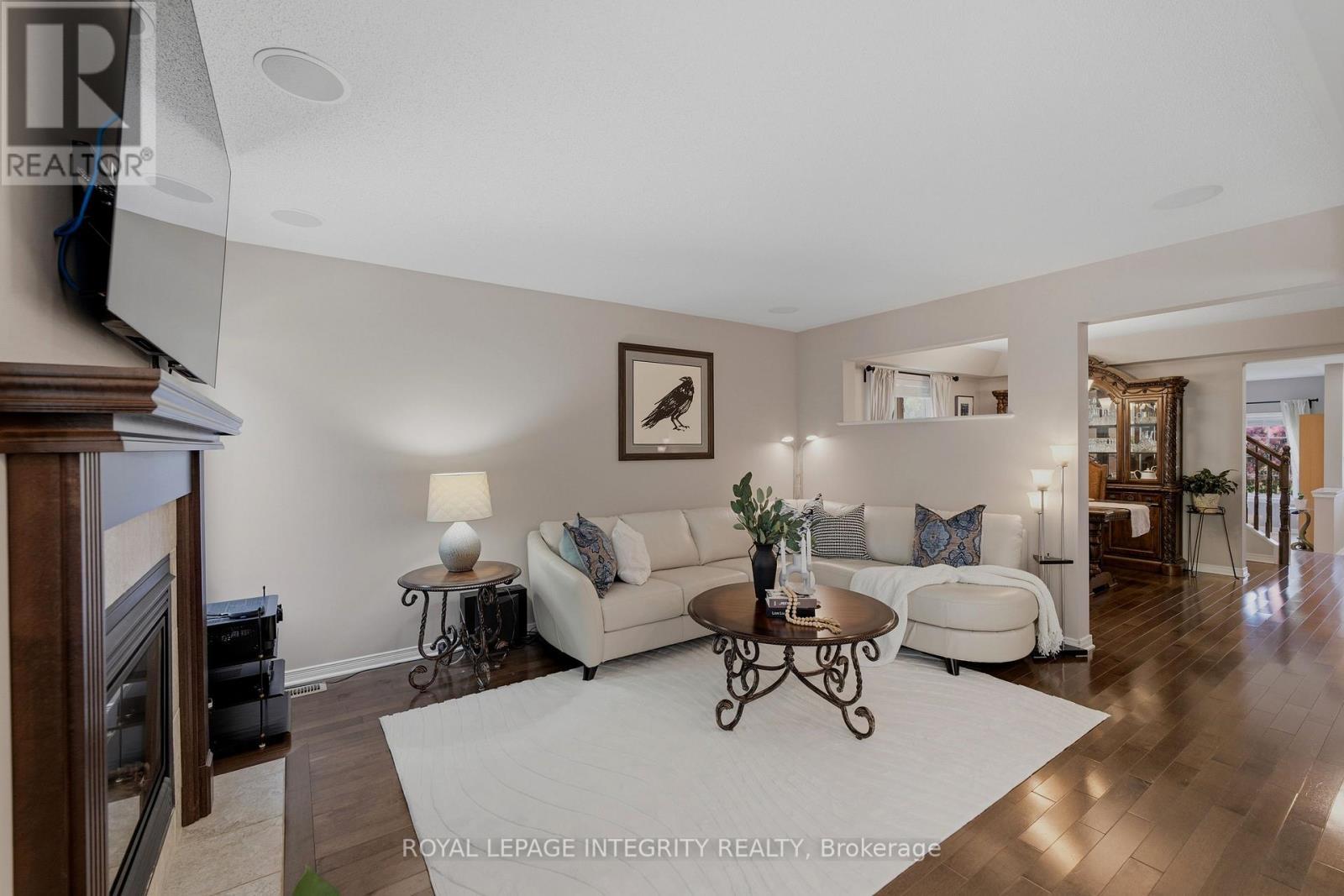 355 Celtic Ridge Crescent, Ottawa, ON - Indoor Photo Showing Living Room