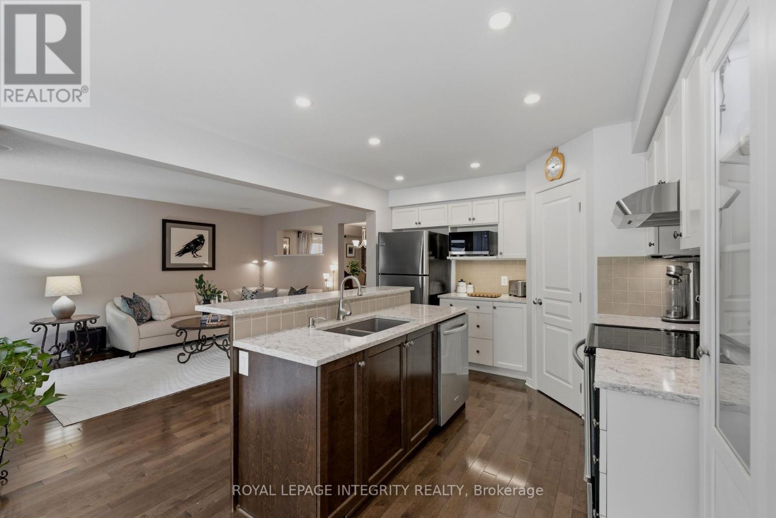 355 Celtic Ridge Crescent, Ottawa, ON - Indoor Photo Showing Kitchen With Double Sink With Upgraded Kitchen