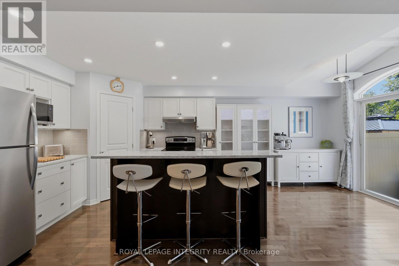 355 Celtic Ridge Crescent, Ottawa, ON - Indoor Photo Showing Kitchen