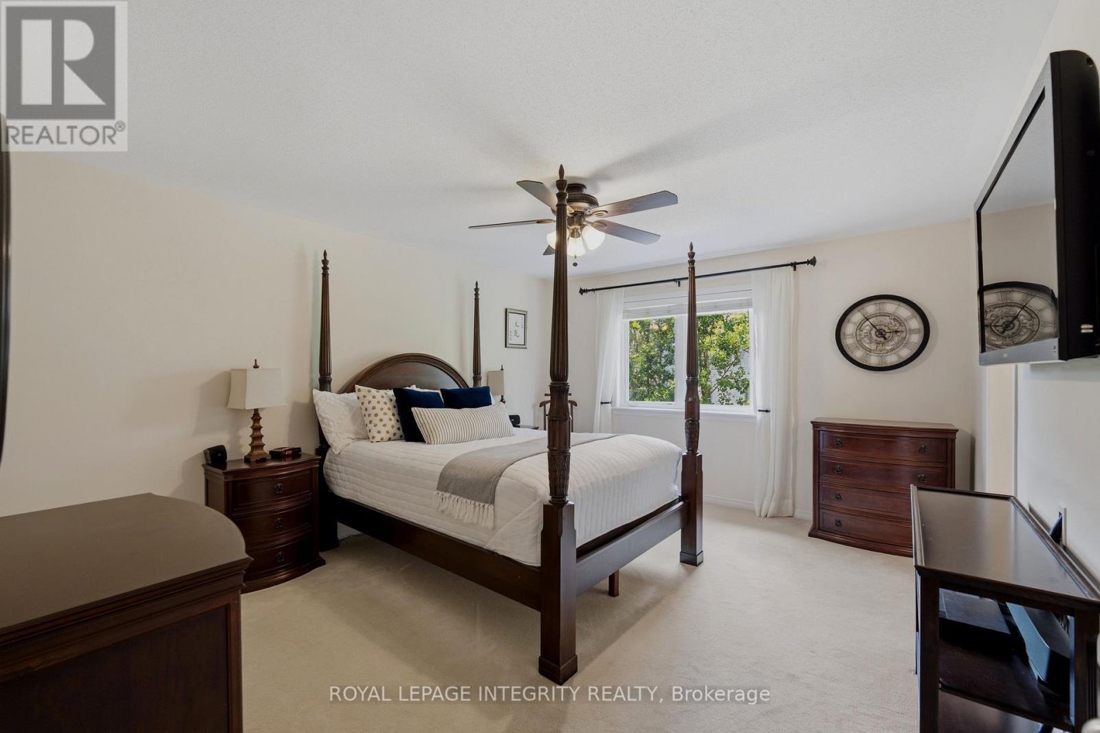 355 Celtic Ridge Crescent, Ottawa, ON - Indoor Photo Showing Bedroom