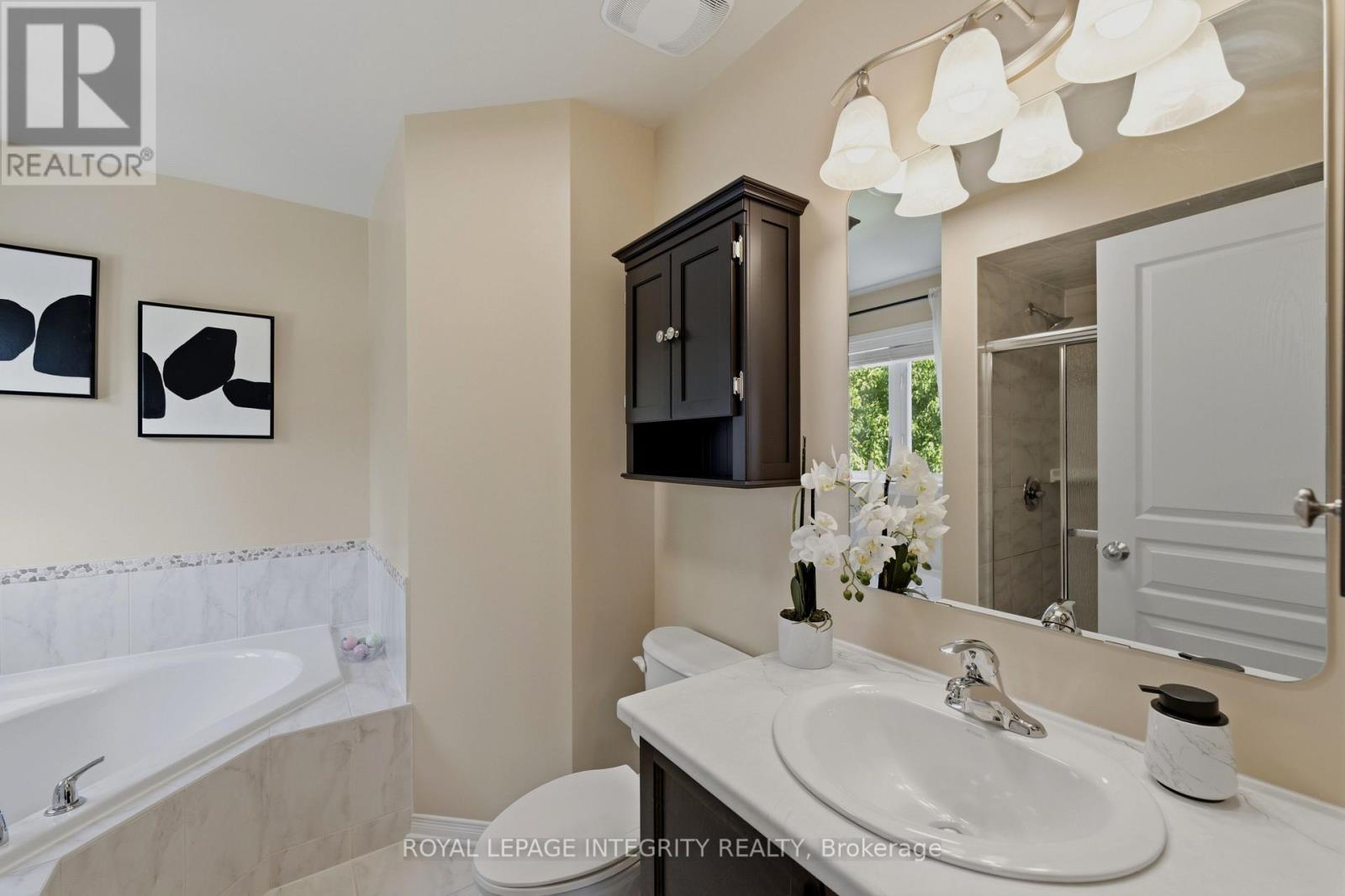 355 Celtic Ridge Crescent, Ottawa, ON - Indoor Photo Showing Bathroom