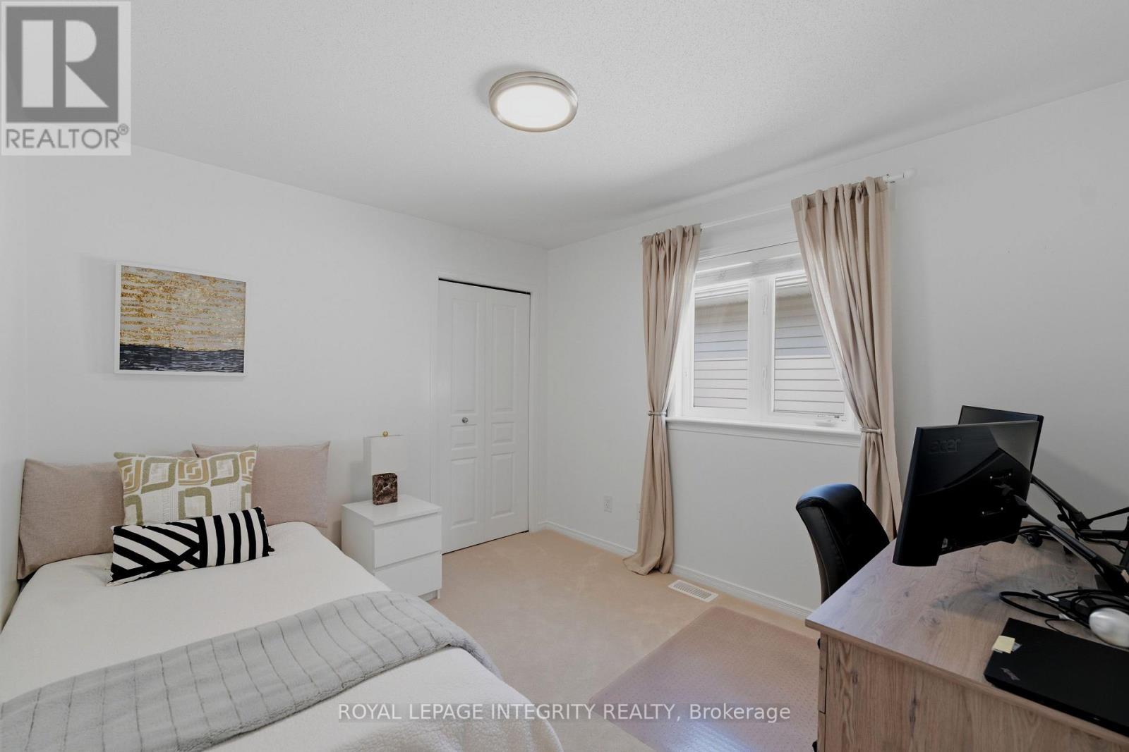 355 Celtic Ridge Crescent, Ottawa, ON - Indoor Photo Showing Bedroom
