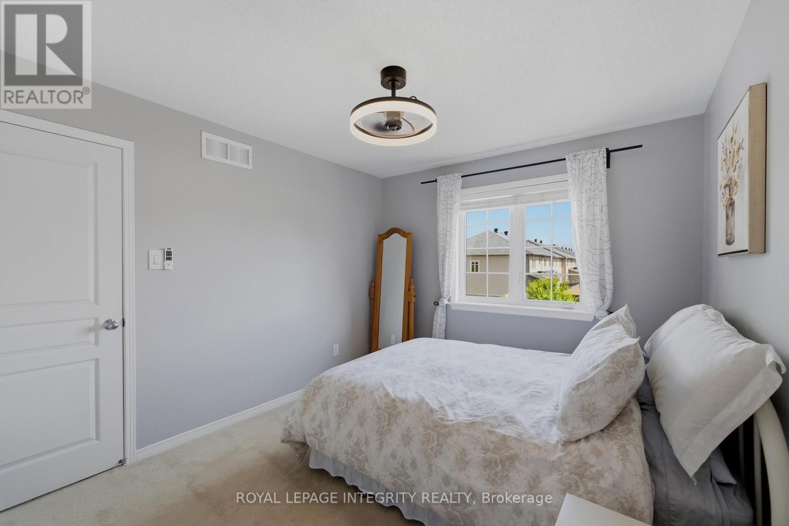 355 Celtic Ridge Crescent, Ottawa, ON - Indoor Photo Showing Bedroom