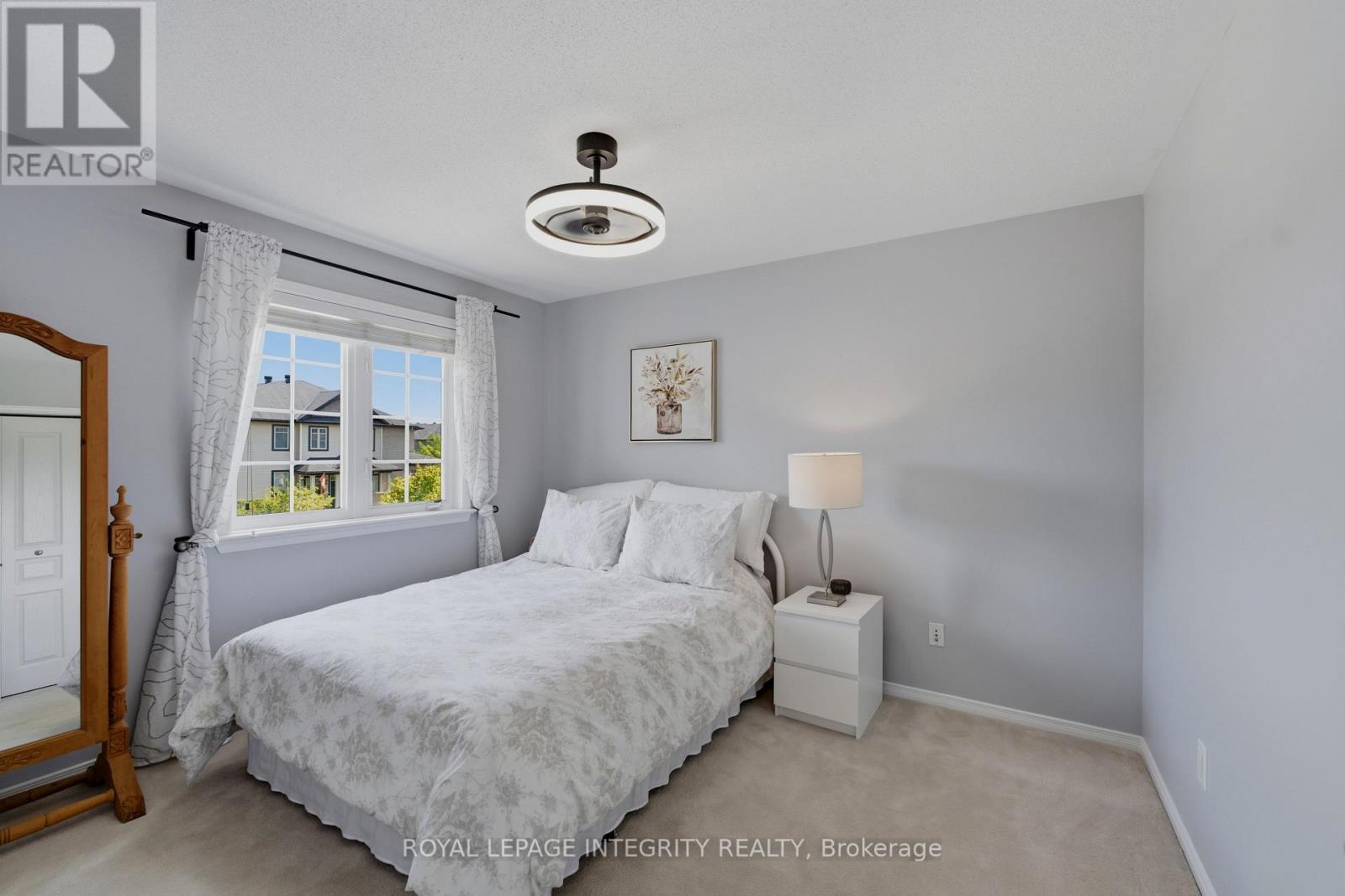355 Celtic Ridge Crescent, Ottawa, ON - Indoor Photo Showing Bedroom